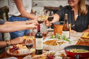 EFFORTLESS HOLIDAY WINE PAIRINGS <br>WITH RAEBURN